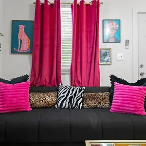 Bayside Safari 1bed 1 Bath Apartment