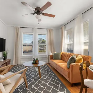 1 Min Away From Bayshore, Sleeps 7 Apartment