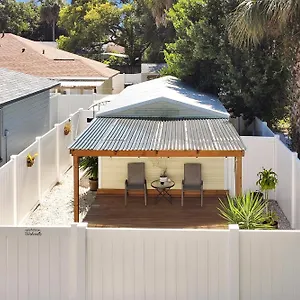 Comfortable Private In Tampa: Romantic. Apartment